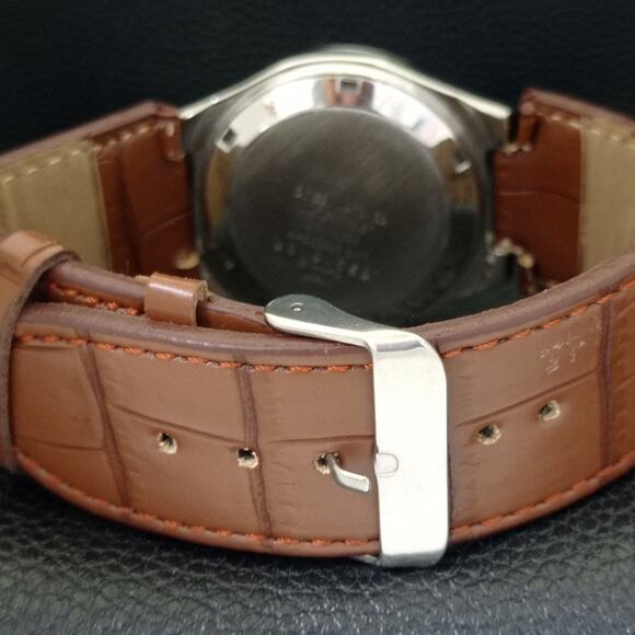 Vintage 1984 Citizen Automatic Mens Silver Watch W/daydate & Red accents - Picture 2 of 10